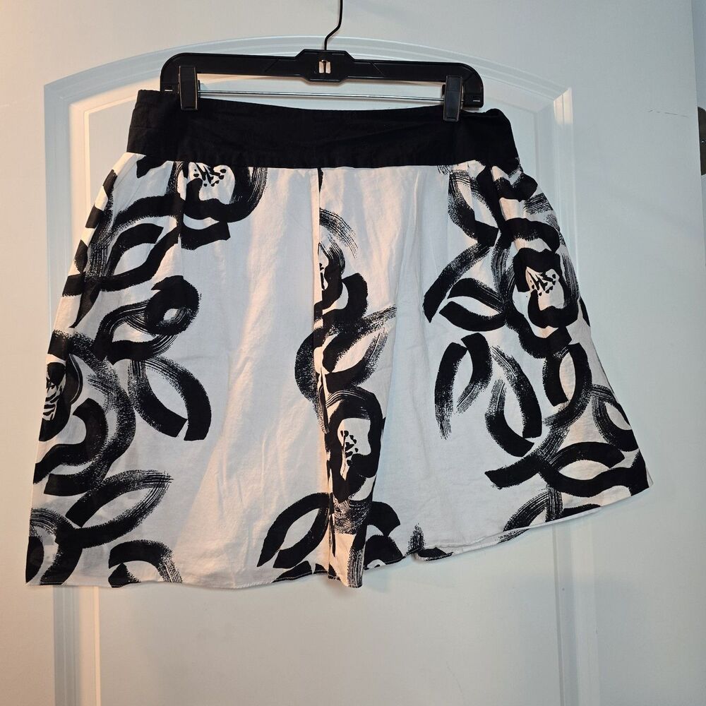 Y2K Mossimo Womens Black White Bold Floral Abstract Mini Skirt Size 8